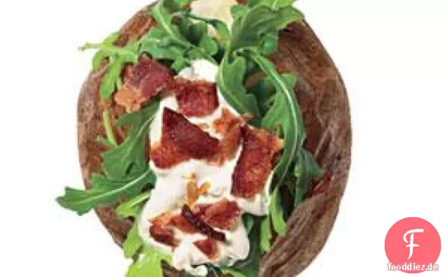 Ofenkartoffeln mit Rucola, Speck und Sauerrahm