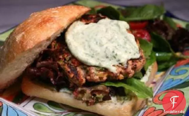 Frische Lachsburger mit Estragon-Mayonnaise