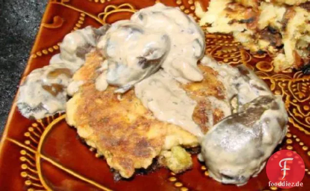 Lachspasteten mit Pilzsauce