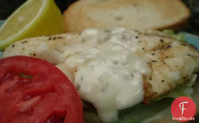 Gebratener Snapper auf geröstetem Sauerteig