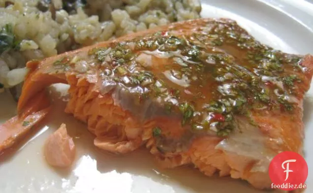 Lachsröllchen mit cremiger Sauce
