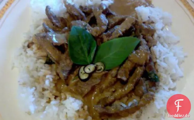 Panang Rindfleisch mit duftendem Thai Basilikum