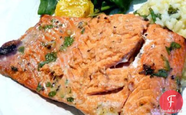 Gegrillter Lachs Mit Kiwi-Kräuter-Marinade