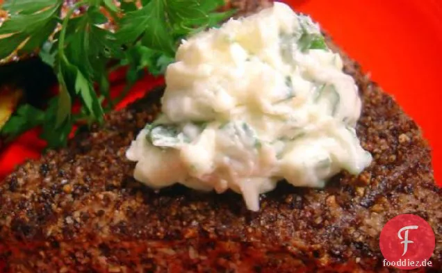 Pfeffer- Gegrilltes Thunfischsteak mit Petersilie- Knoblauchbutter
