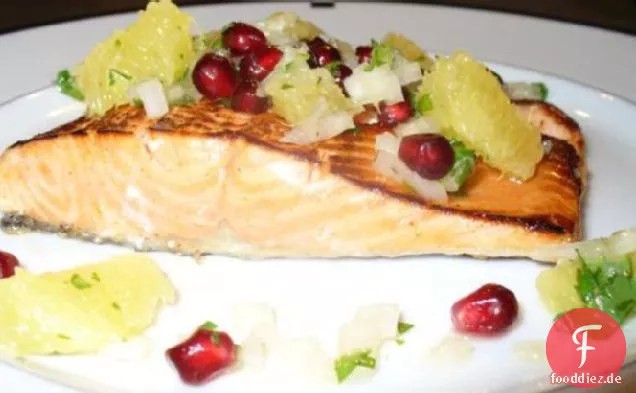 Lachs mit Granatapfel und Orangensalsa