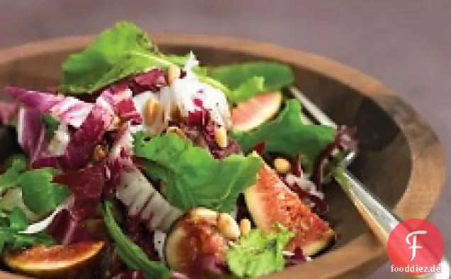 Rucola Salat Mit Feigen, Pinienkernen Und Radicchio