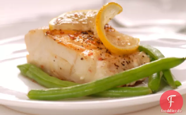 Gewürztes Kabeljaufilet auf dem Grill