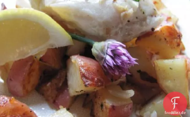 Süßer pazifischer Kabeljau mit Baby-Roastie-Kartoffeln - vom Bauernhof