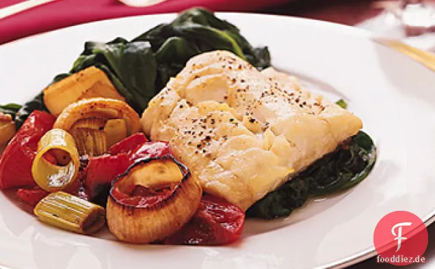 Kabeljau mit Lauch, Tomaten und Spinat braten