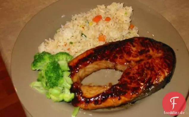 Heilbutt- oder Lachssteaks grillen