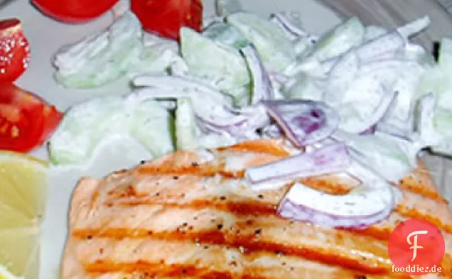 Gegrillter Lachs mit Gurkensalat