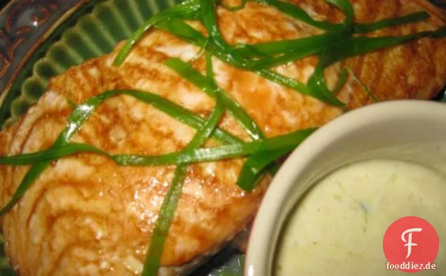 Gebackener Lachs Mit Grünen Zwiebeln Garnieren