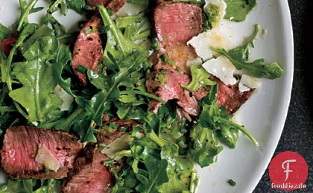Gegrilltes Steak mit Baby-Rucola und Parmesan Salat