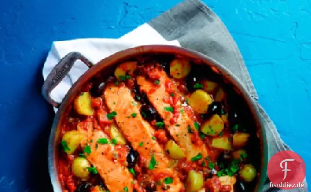 Lachs und Kartoffeln in Tomatensauce