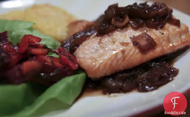 Lachs mit karamellisierten Zwiebeln und Feigensauce
