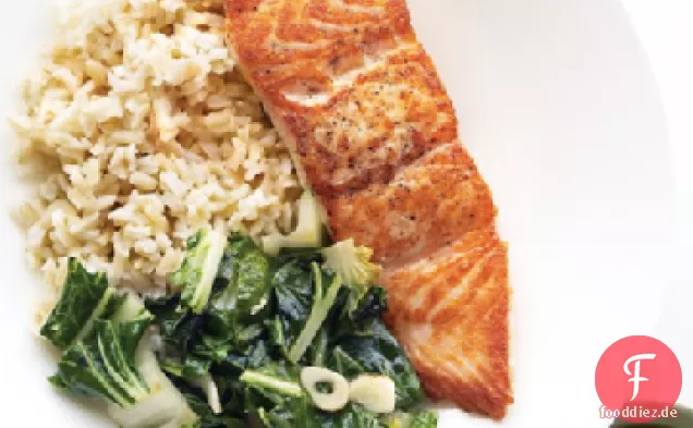 Gebratener Lachs und Grüns