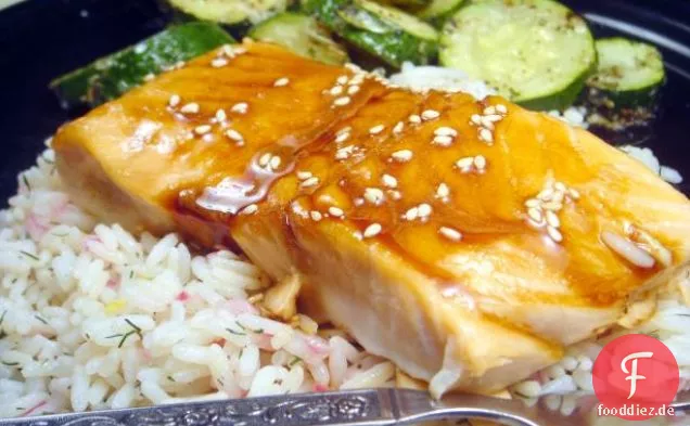 Ahorn-Soja glasierter Lachs (Amerikas Testküche)
