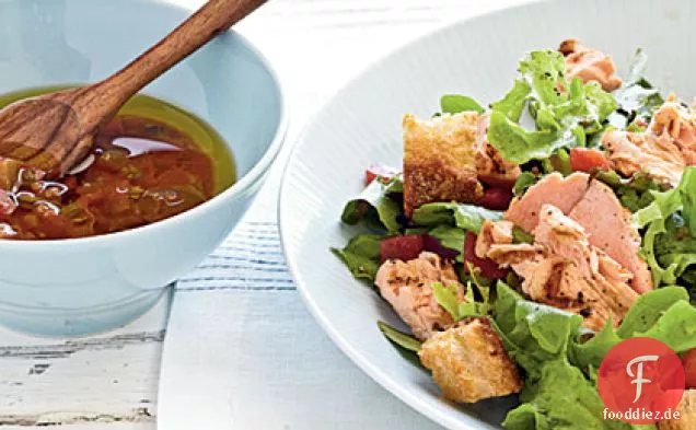 Gegrillter Lachssalat mit Salsa-Dressing