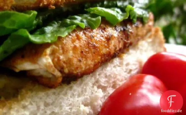 Geschwärzter Lachs Armer Junge Sandwiches