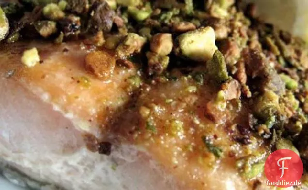 Mit Pistazien verkrusteter Lachs