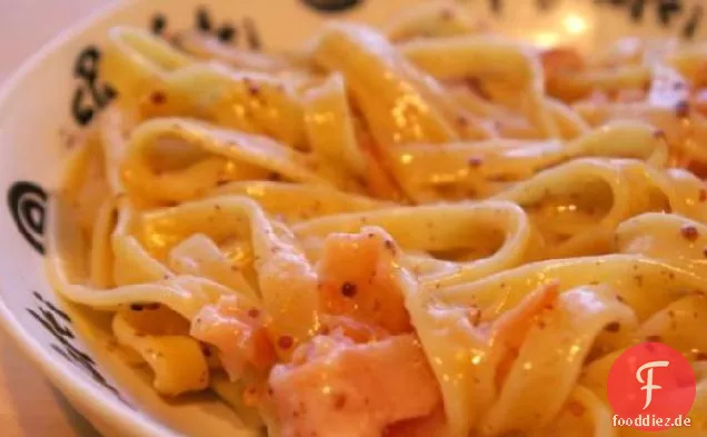 Zitronig geräucherter Lachs Fettuccine