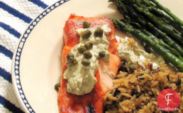 Lachs mit Geröstetem Spargel und Zitronen-Kapern-Sauce