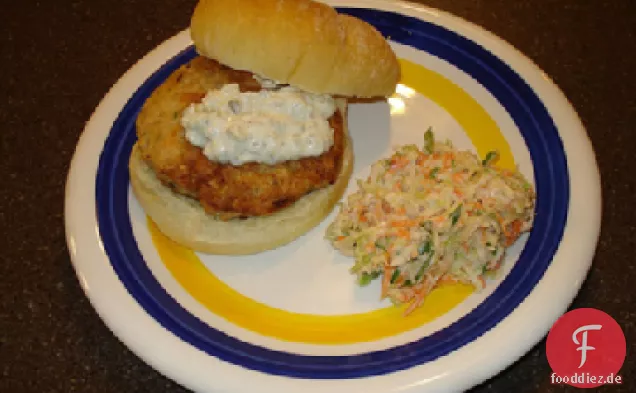 Lachsburger mit Joghurt-Dill-Sauce