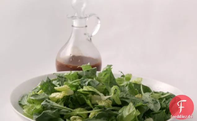 Romana-Und Rucola-Salat Mit Geröstetem Knoblauch Dressing
