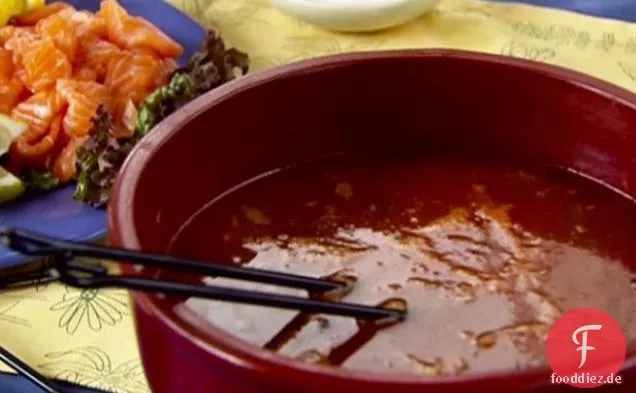 Herzhafte Tomaten Shabu Shabu mit Meeresfrüchten Dipper