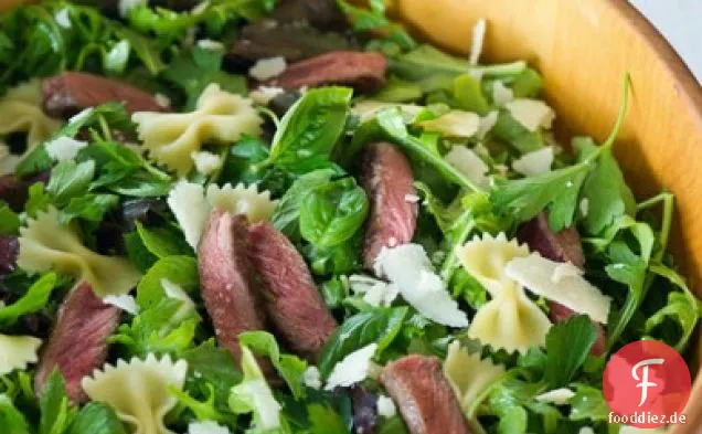 Gegrillter Rindfleischsalat mit Nudeln