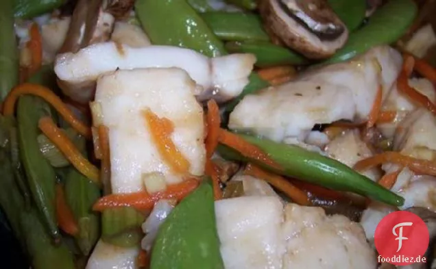 Micro-gedämpfter Hoisin Fisch und Gemüse