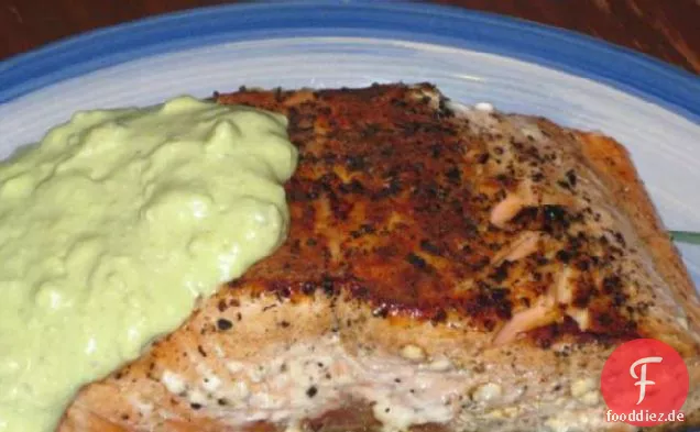 Lachs mit cremiger Avocadosauce