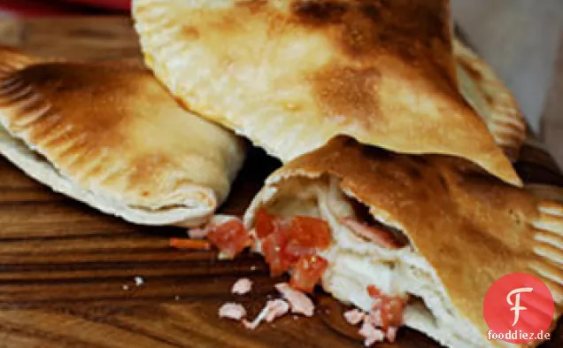 Geräucherter Lachs und Mozzarella Calzone