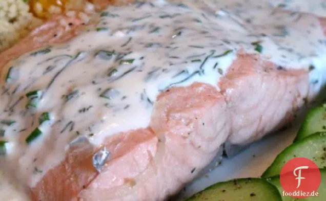 Eingelegter Lachs mit Schnittlauch und Dillsauce