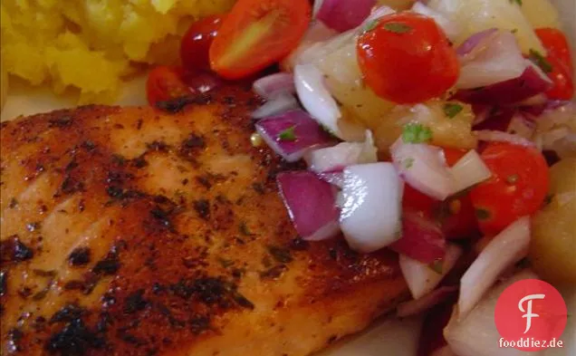 Gegrillter Cajun-Lachs mit Tomaten-Ananas-Salsa