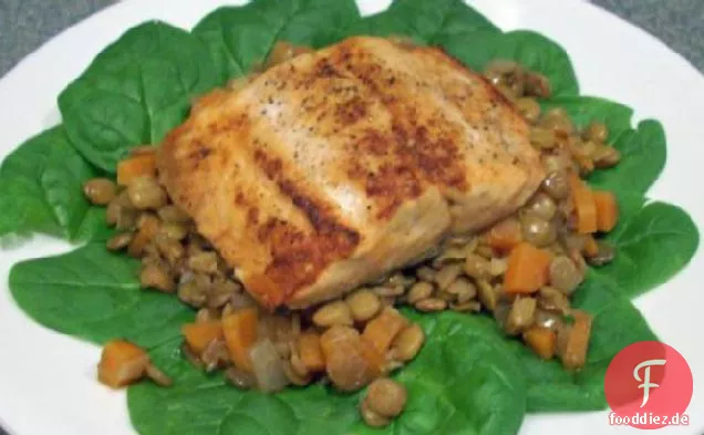 Zitrone gebratener Lachs mit Linsen