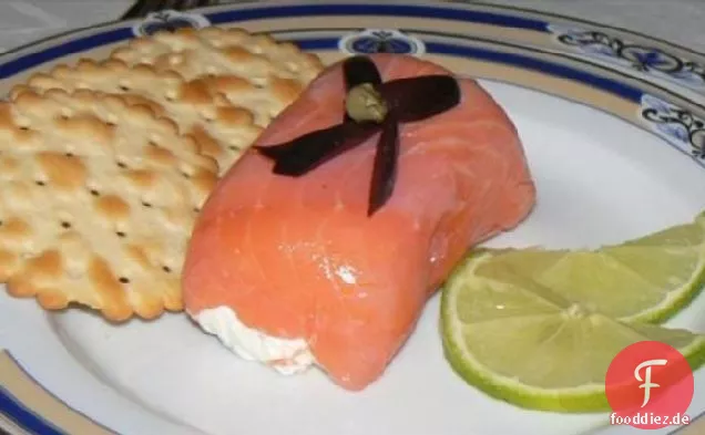 Schöne Räucherlachs und Frischkäse Vorspeise.