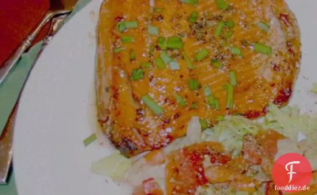 Gegrillter Lachs mit Senf-Melasse-Glasur