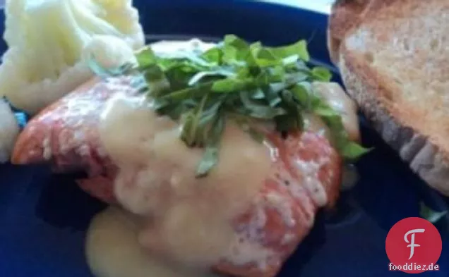 Gegrillter Lachs Mit basilikum und Sauce Hollandaise