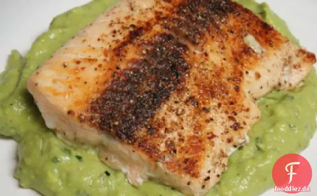 Gebratener Lachs mit Avocado-Remoulade