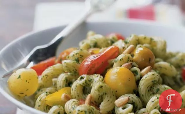 Cavatappi mit Rucola-Pesto und Kirschtomaten