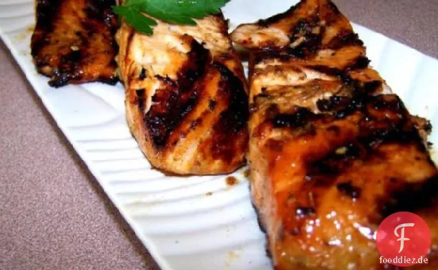 Gegrillter Lachs und leichte Marinade