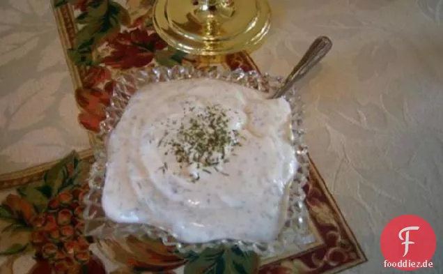 Sauerrahm & Dillsauce zum Servieren mit Lachs