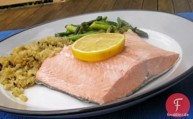 Ahorn beplankt Lachs mit gegrillter Zitrone