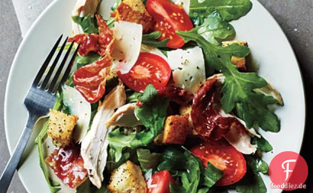 Hähnchen-Schinken-Salat mit Rucola und Asiago