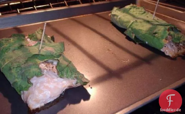 Lachs in Feigenblätter mit gebackenem Grünkohl gewickelt