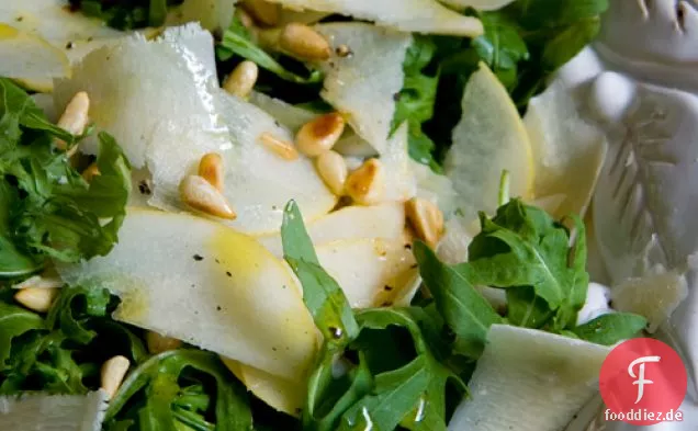 Rucola, Birne, Parmesan Und Pinienkernen-Salat