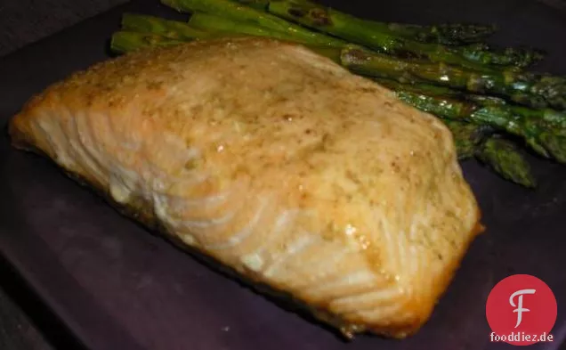 Lachs Mit Zitronen-Glasur und Rosmarin Krümel