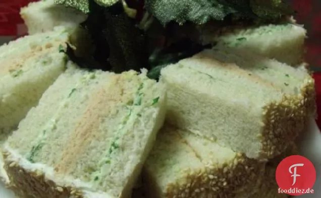 Geräucherter Lachs und Schalotten-Tee-Sandwiches