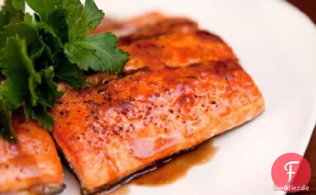 Gebratener Lachs mit Balsamico-Glasur